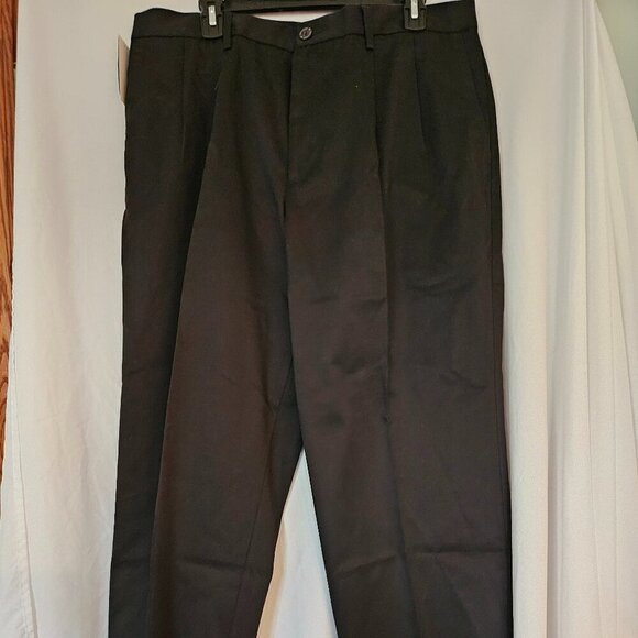 Dockers Signature Khaki Classic Fit Pleated Front Pant - Picture 1 of 8